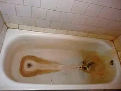 Ржавая ванная фото