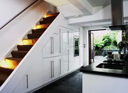 Кухня под лестницей фото
