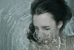 Photo underwater in the bathroom