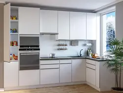 Кухня з трыма пеналамі фота
