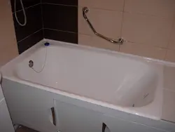 Cast iron bathtub with screen photo