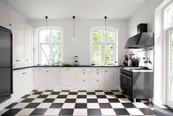 Фота чорна белай пліткі на кухні