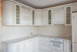 Кухни белые с золотой патиной фото