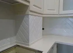 Сафолҳои herringbone барои акс backsplash ошхона