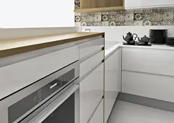 Кухня с интегрированными ручками белая фото