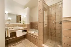 Toilet between bathtub and sink photo