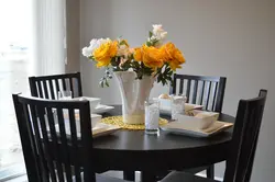 Цветы на кухне в вазе фото
