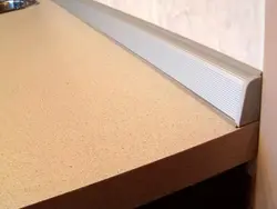 Плинтус для столешницы алюминиевый фото на кухне