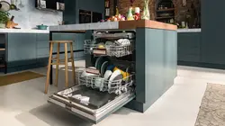 Убудаваная посудамыйная машына ў інтэр'еры кухні фота