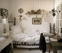 Интерьер спальни старый