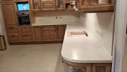 Столешница паладина в интерьере кухни