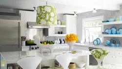 Белая посуда в интерьере кухни