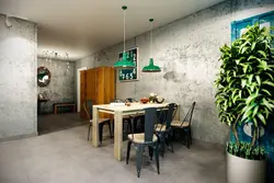 Ichki qismdagi yashil loft oshxonasi