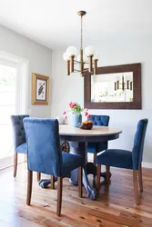 Голубые стулья для кухни в интерьере