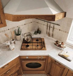 Дизайн маленькой кухни с вытяжкой