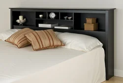 Дизайн спальни с кроватью и тумбами