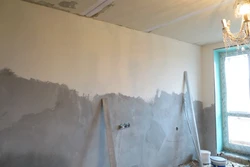 Puttying Walls In An Apartment Photo