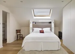Потолок низкой спальни фото