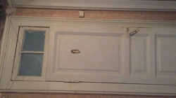 Фото старых дверей квартиры