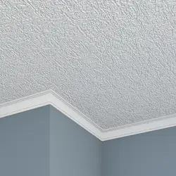 Mənzildə asma tavanlar üçün tavan plintinin fotoşəkili