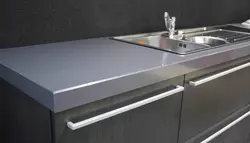 Кухня с алюминиевой столешницей фото
