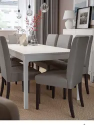 Коричневый стул на кухне фото