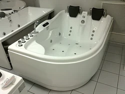 Dimensions of the jacuzzi in the bathroom photo