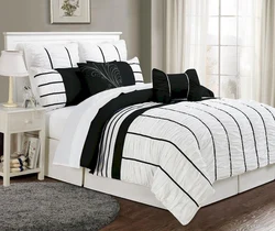 White bedspread in the bedroom photo