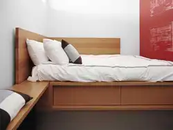 Кровать сбоку в спальню фото