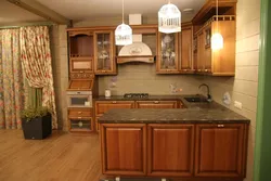 Кухни деревянные с вытяжкой фото