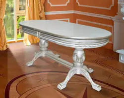 Qonaq otağının fotoşəkilindəki oval uzadılan masa