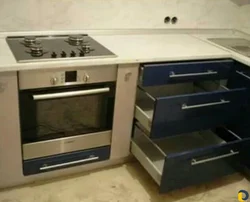 Кухня с духовкой в шкафу фото