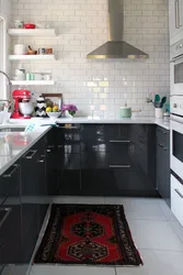 Белая Кухня На Черном Кафеле Фото