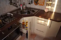 Газавая панэль на маленькай кухні фота