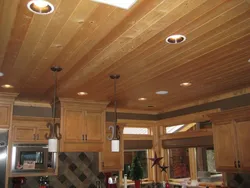 Фото потолков на кухне в деревянном доме