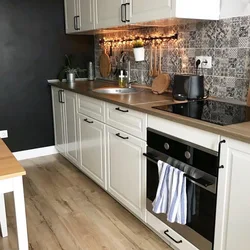 Gray kitchen with wood-effect apron photo