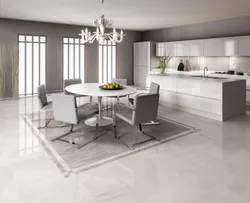 Серый мрамор на полу на кухне фото