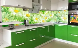 Фартук с цветами из пластика на кухне фото