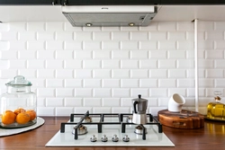 Плитка на фартук на кухню белая с гранями фото