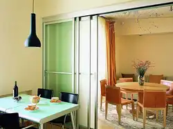Интерьер кухни стеклянные двери