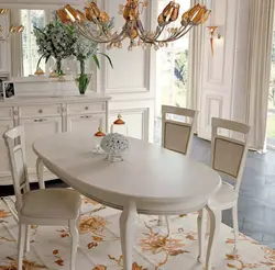 Столы в интерьере классической кухни