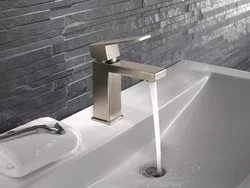 Нержавеющая сталь в интерьере ванной