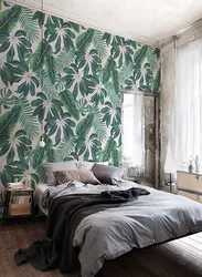 Интерьер спальни с зелеными листьями