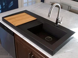 Танӯраи оид ба countertop чӯбӣ дар акс ошхона