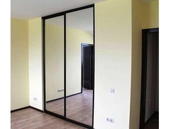 Раздвижные зеркальные двери для гардеробной фото