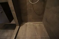 Душ с трапом в ванной фото