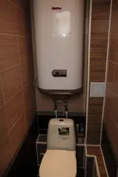 Qazanlı bir mənzildə tualetin fotoşəkili