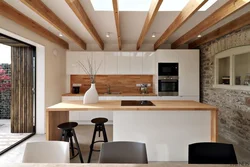 Интерьер кухни обои и потолки