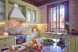 Кухня в деревянном доме с раковиной у окна фото