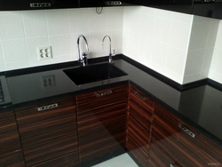 Ошхона ҳезум бо акс countertop сиёҳ